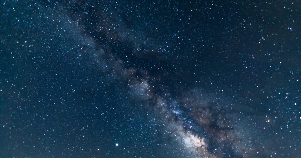 満天の星空に広がる天の川